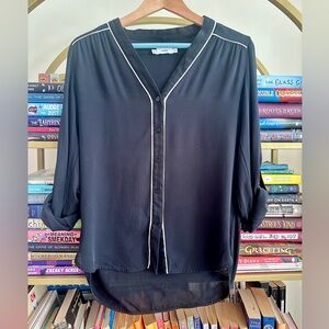 Vince 100% Silk Black Blouse with White Trim 🖤✨